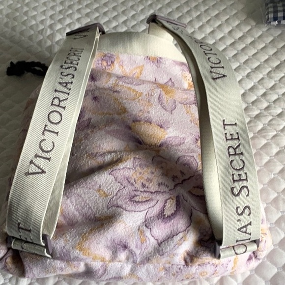 Victoria Secret 2-In-1 Towel Backpack - Picture 3 of 7